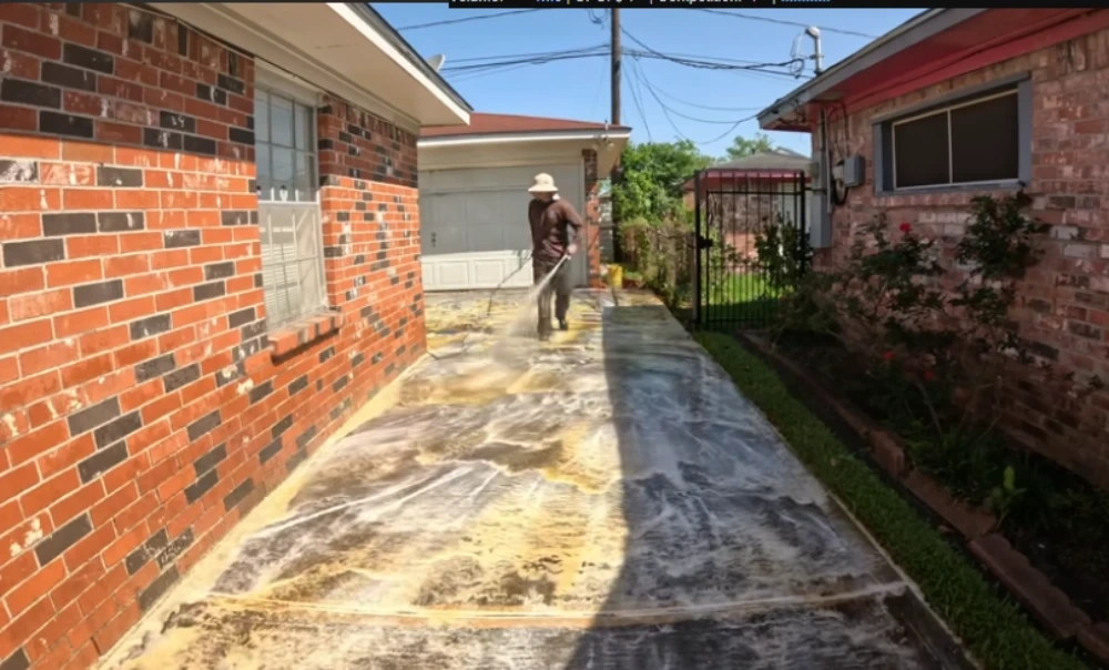 Meadow Pointe house and driveway wash Exterior house wash job in a Meadow Pointe Wesley Chapel neighborhood